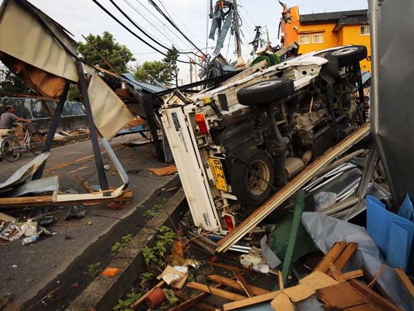 Tornado Hantam Jepang