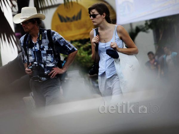 Jumlah Turis Asing Tahun 2013 Naik Tipis Jumlah Turis Asing Tahun 2013 Naik Tipis