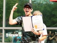 Wajah Sumringah Heechul SuJu Keluar Wamil