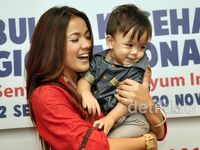 Nirina Zubir dan Buah Hati