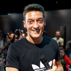 Ini Alasan Oezil Tertarik ke Arsenal