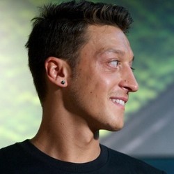 Arsenal Dapatkan Oezil