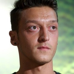 Oezil Tinggalkan Madrid karena Tak Lagi Dipercaya