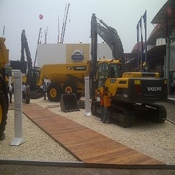 Puluhan Alat Berat Impor Mejeng di Kemayoran