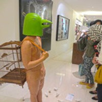 Menikmati Seni Dari Lobi Hotel