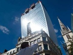 Gedung Ini Membuat Mobil Meleleh