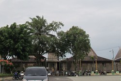 Istana Kuning yang Tidak Kuning