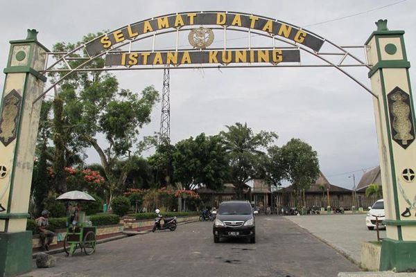 Istana Kuning yang Tidak Kuning