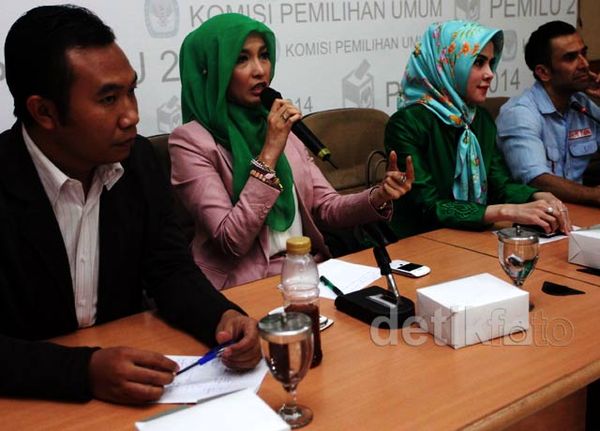 Angel Lelga, Jeremy Thomas dan Arzeti Bicara Politik 