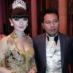 Vicky Tunangan Zaskia Gotik Juga Punya Banyak Profesi