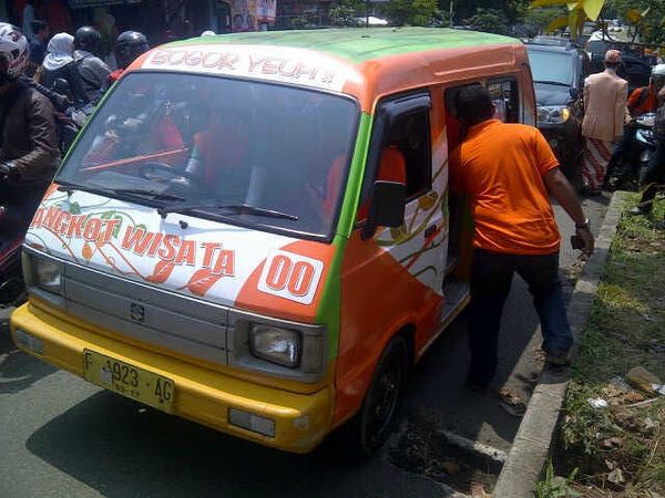 Bima Arya Luncurkan Angkot Wisata