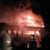 Dua Rumah di Surabaya Dilalap Si Jago Merah