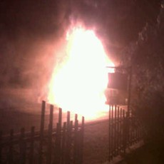 Truk Muat Cairan Kimia Terbakar