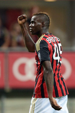 Kaka Tak Sabar Duet Bareng Balotelli