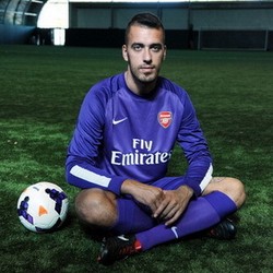Viviano Bertekad Rebut Posisi Kiper Utama Arsenal