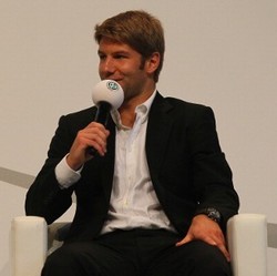 Thomas Hitzlsperger Gantung Sepatu di Usia 31