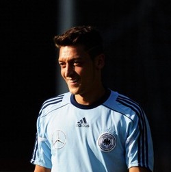 Loew Tak Habis Pikir Kenapa Madrid Lepas Oezil