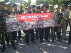 Massa Pendukung Kopassus Mulai Beraksi, Nyanyikan Lagu Bagimu Negeri