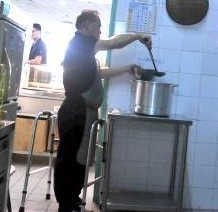 Memberdayakan Penyandang Cacat Melalui Masakan