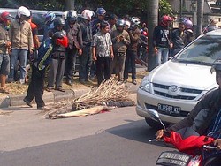 Ngebut di Pondok Indah, Pemotor Tabrak Trotoar dan Tewas