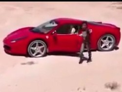 Bocah Belasan Tahun Mainan Ferrari