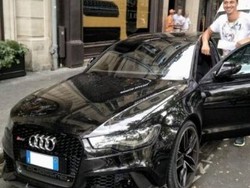 Ibrahimovic Pilih Mobil Hitam