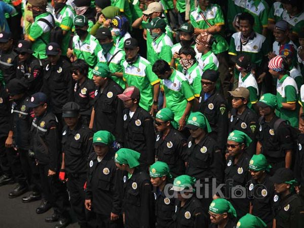 Ribuan Buruh Penuhi Bundaran HI