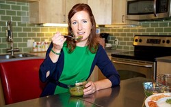 Wanita Ini Makan Makanan Anjing Seumur Hidupnya