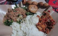 Mantepnya Sego Pecel Racikan Mbok Ndoro