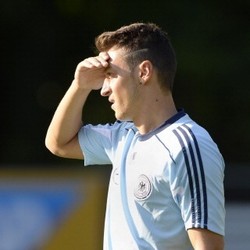 Podolski: Oezil Sempurna untuk Arsenal