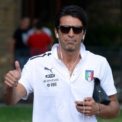 Buffon Bahas Kans Samai Rekor Penampilan Cannavaro di Timnas