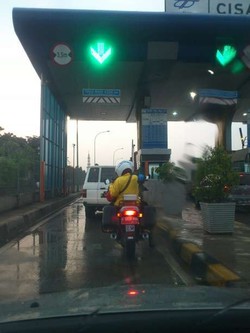 Kadishub DKI Akui Pemotor yang Masuk Tol Cijago Anak Buahnya
