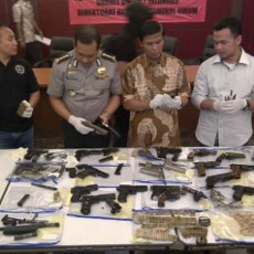 19 Pucuk Senpi Rakitan dan Ribuan Butir Peluru Disita Polisi di Cipacing