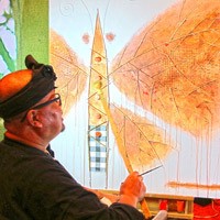 Abu Djumhur, Melukis Dengan Serbuk Gergaji dan Bambu