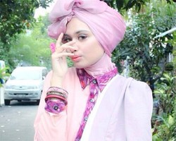 Asyiknya, Jadi Endorser Online Shop Dapat Gratisan Hingga 15 Barang per Hari