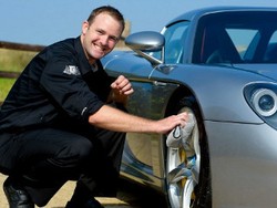 Pria Ini Sudah Bikin 25.000 Mobil Kinclong dalam 30 Tahun