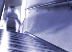 Demi Tur Hantu, Paranormal Diduga Sembunyikan Orang di Loteng