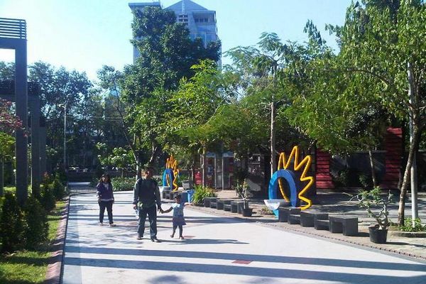 Akhir Pekan, Ayo ke Taman Bungkul Surabaya