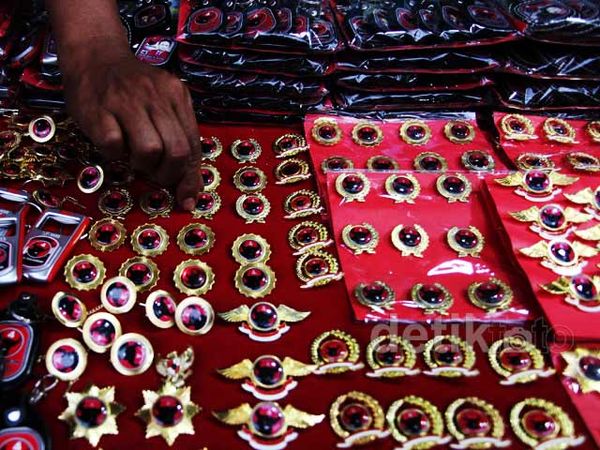 Pedagang Aksesoris Ramaikan Rakernas PDIP