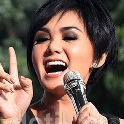 Soal Pasangan, Yuni Shara Tunggu yang Menclok