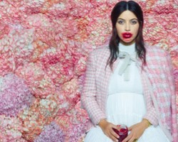 Hot Mom! Foto High-fashion Kim Kardashian Jepretan Karl Lagerfeld