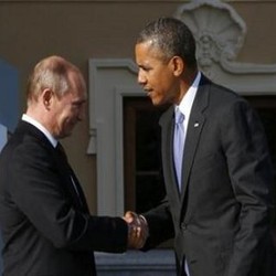 Senyum Tipis Putin ke Obama di Kota Lenin