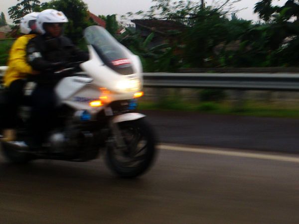 Bonceng Istri, Oknum Dishub DKI Masuk Tol