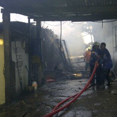 Kebakaran Hanguskan Sebuah Rumah dan Tempat Cuci Motor