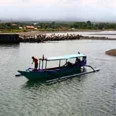 Dikeruk Tahun 2007 Pendangkalan Mulut Muara Pantai Boom Tak Kunjung Selesai