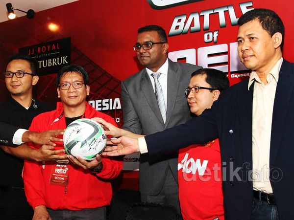 Peter Schmeichel cs Akan Ditantang Firman Utina dkk