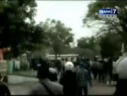 Saling Ejek, Ormas Saling Bakar Mobil