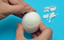 Kupas Kulit Telur dan Tomat Dengan Cara Praktis Ini