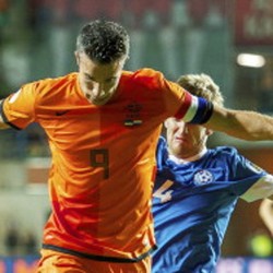 Penalti Van Persie Selamatkan Belanda dari Kekalahan