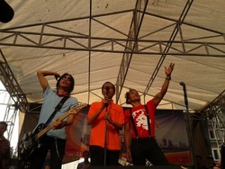 Buka Acara Aksi Jakarta Bersih, Jokowi Nyanyi Bareng Kaka Slank